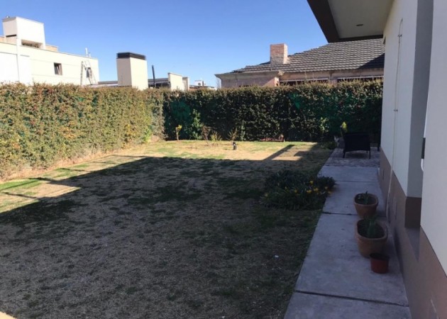 SE VENDE AMPLIA Y HERMOSA CASA EN EL MAS HERMOSO BARRIO PRIVADO DE SAN RAFAEL