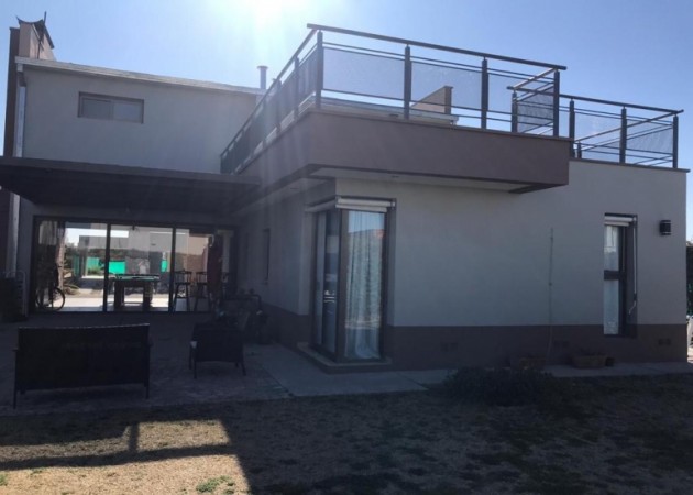 SE VENDE AMPLIA Y HERMOSA CASA EN EL MAS HERMOSO BARRIO PRIVADO DE SAN RAFAEL