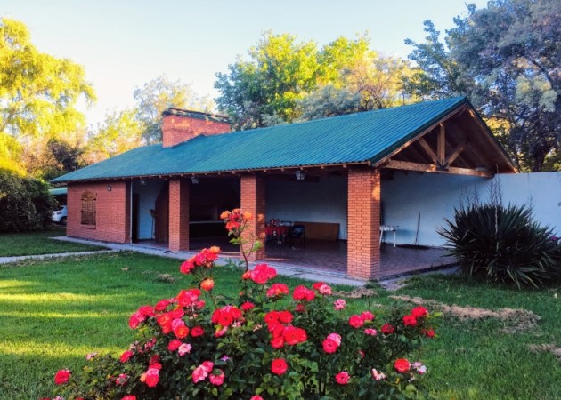  ESPECTACULAR PROPIEDAD CON CENTRO DE EQUITACIÓN, CASA QUINTA, PISCINA Y QUINCHO. 