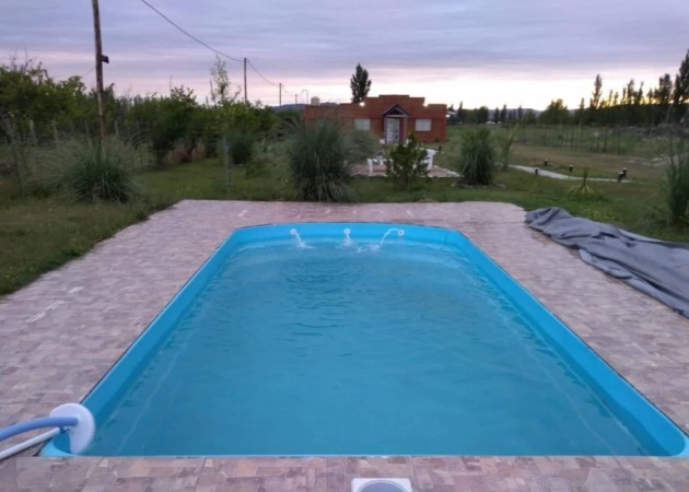 Mendoza Bienes Raíces  vende terreno parquizado de 5000 mtrs con salón de evento 290 mtrs  con 2 cabañas 60 mtrs, cada una una y piscina