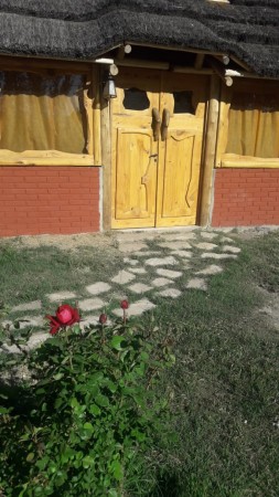 HERMOSO QUINCHO DE 6 M X 12 M CON PISCINA 