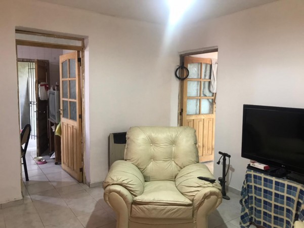 SE VENDE CASA DE 110 M2 CON 4 DEPARTAMENTOS TRASEROS 