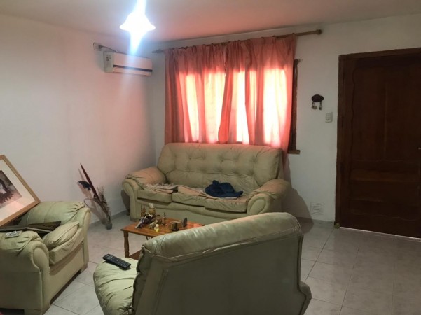 SE VENDE CASA DE 110 M2 CON 4 DEPARTAMENTOS TRASEROS 