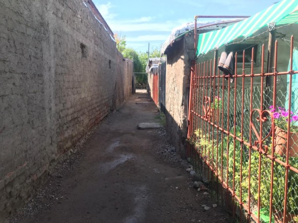 SE VENDE CASA DE 110 M2 CON 4 DEPARTAMENTOS TRASEROS 