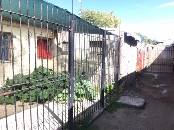 SE VENDE CASA DE 110 M2 CON 4 DEPARTAMENTOS TRASEROS 