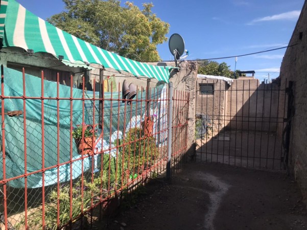 SE VENDE CASA DE 110 M2 CON 4 DEPARTAMENTOS TRASEROS 