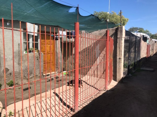 SE VENDE CASA DE 110 M2 CON 4 DEPARTAMENTOS TRASEROS 