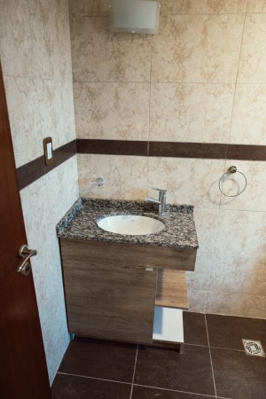 SE VENDEN DEPARTAMENTO EN EDIFICIO CENTRICO EN SAN RAFAEL, MENDOZA