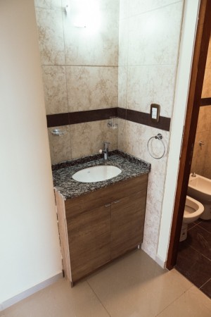 SE VENDEN DEPARTAMENTO EN EDIFICIO CENTRICO EN SAN RAFAEL, MENDOZA