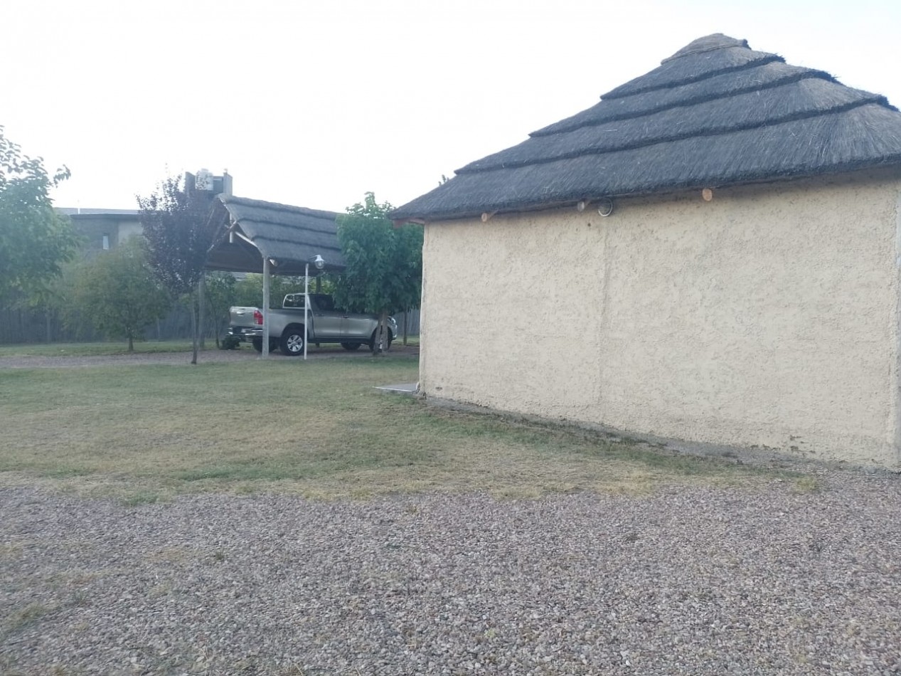 SE VENDE TERRENO DE 2000 M2 CON QUINCHO Y PISCINA