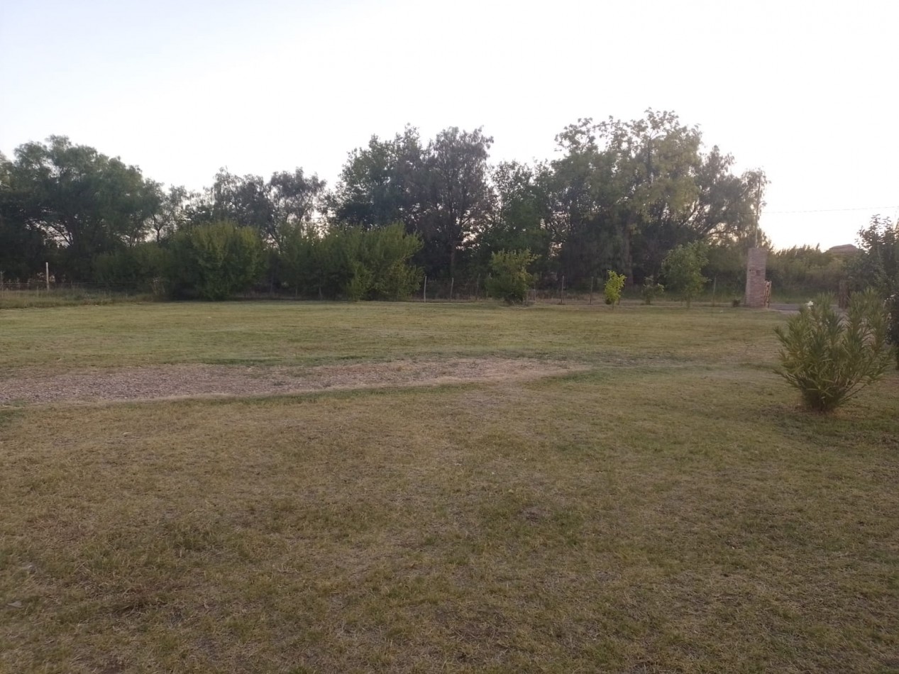 SE VENDE TERRENO DE 2000 M2 CON QUINCHO Y PISCINA