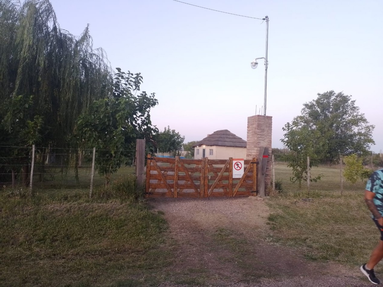 SE VENDE TERRENO DE 2000 M2 CON QUINCHO Y PISCINA