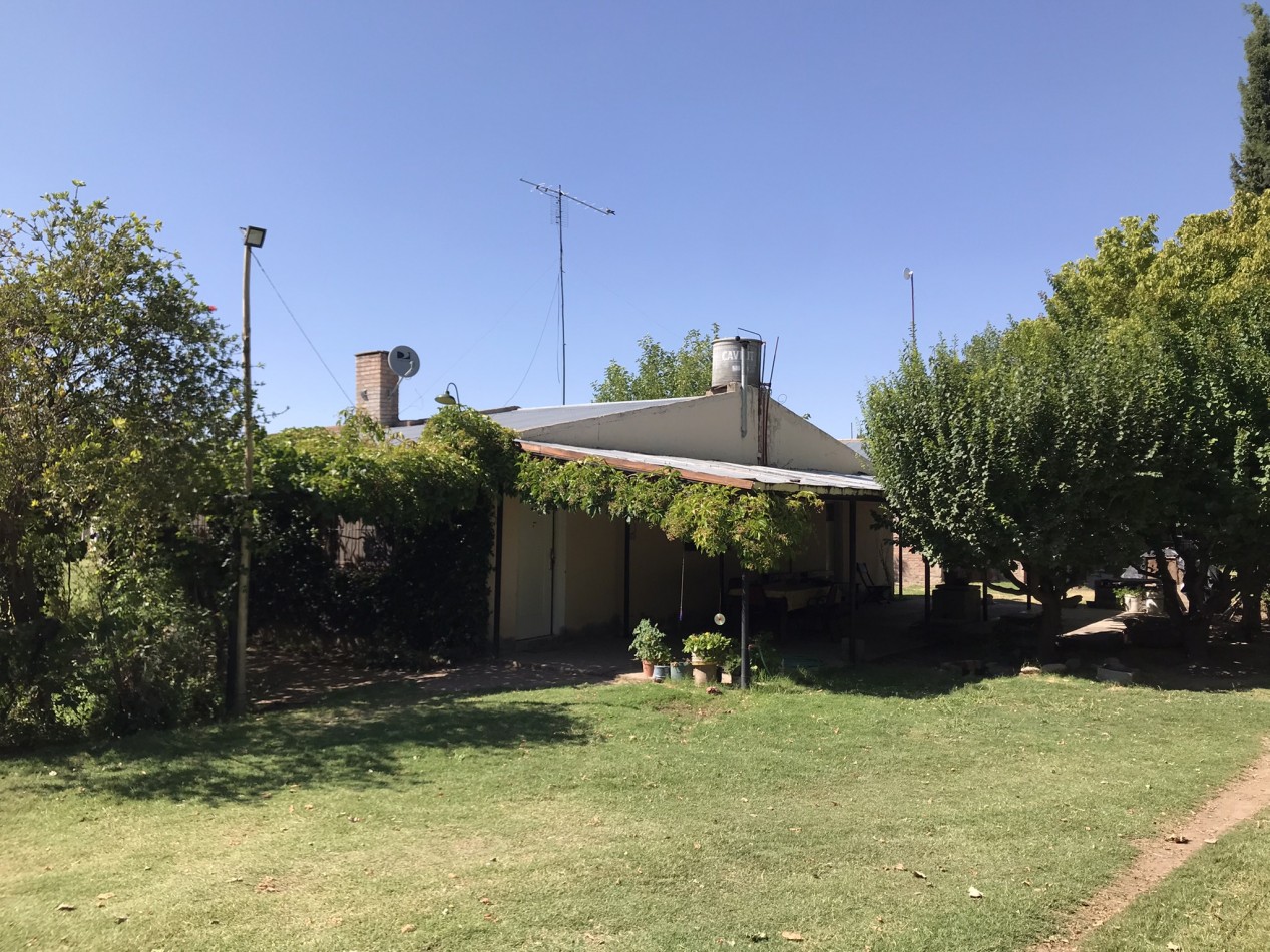 FINCA DE 2 HECTAREAS CON CASAS CERCA AEROPUERTO