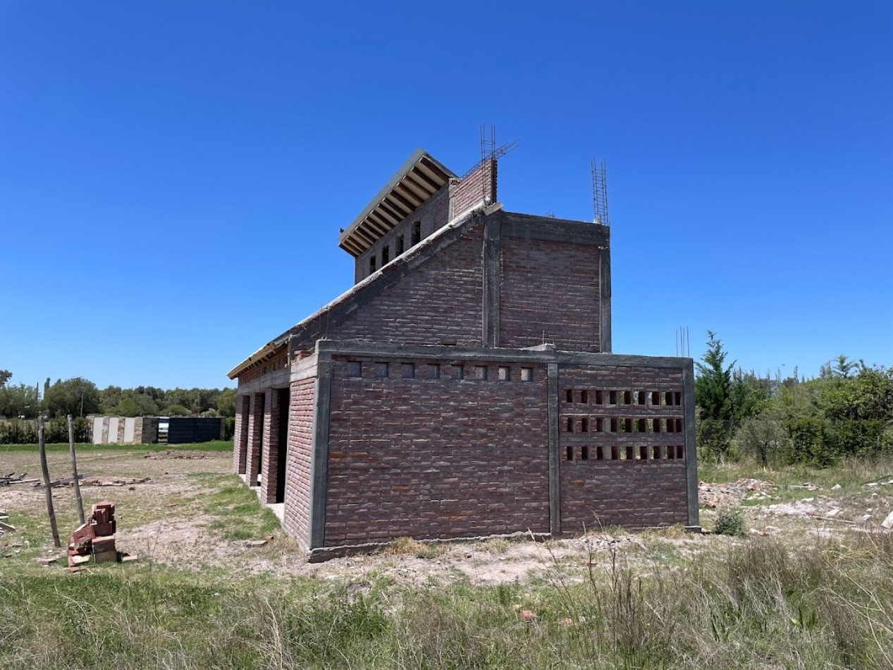 CASA A TERMINAR SOBRE TERRENO DE 2500m²