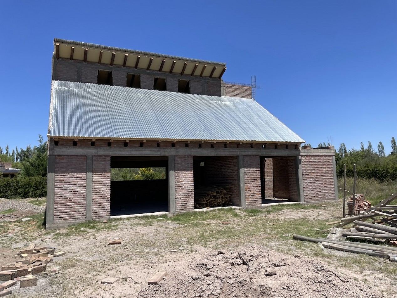 CASA A TERMINAR SOBRE TERRENO DE 2500m²