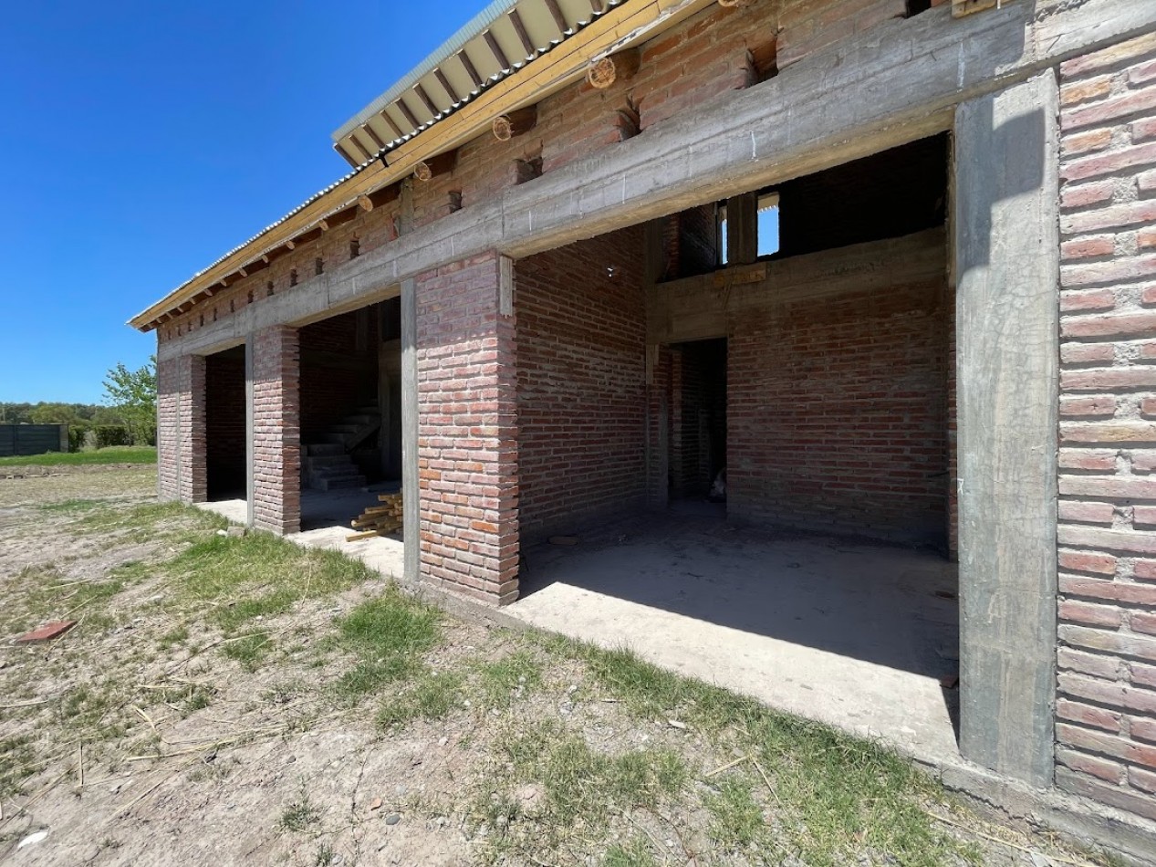 CASA A TERMINAR SOBRE TERRENO DE 2500m²