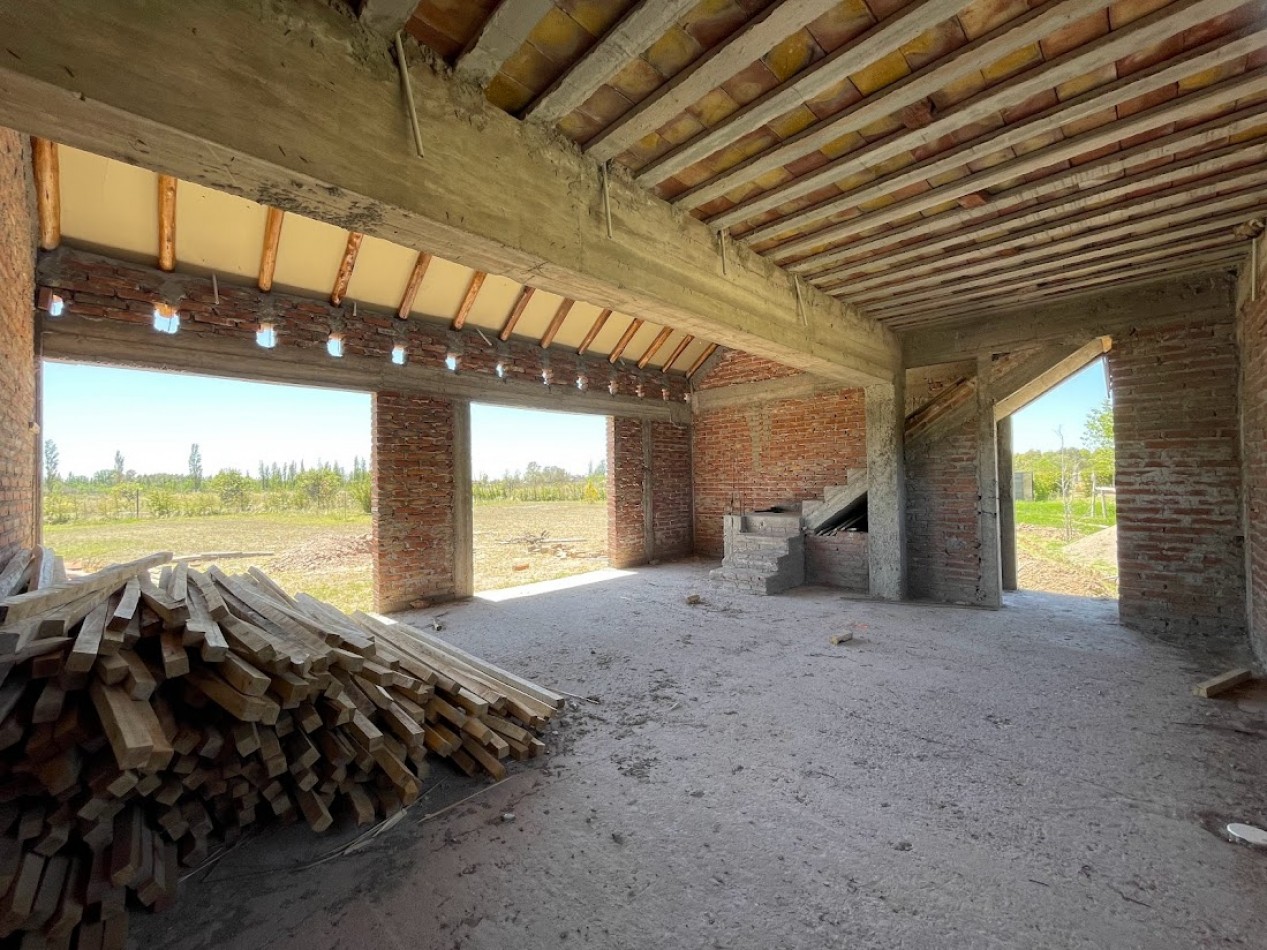 CASA A TERMINAR SOBRE TERRENO DE 2500m²