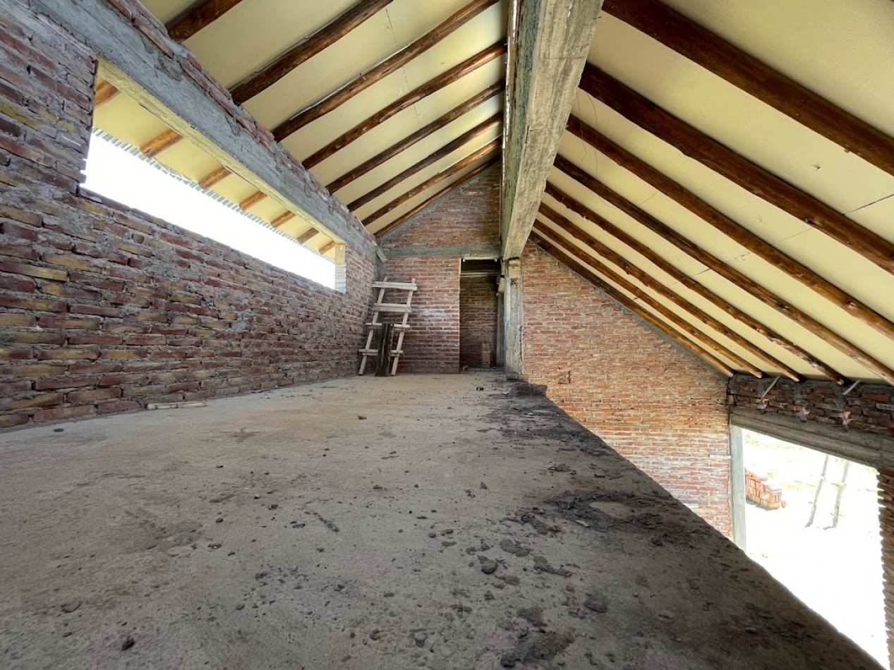 CASA A TERMINAR SOBRE TERRENO DE 2500m²