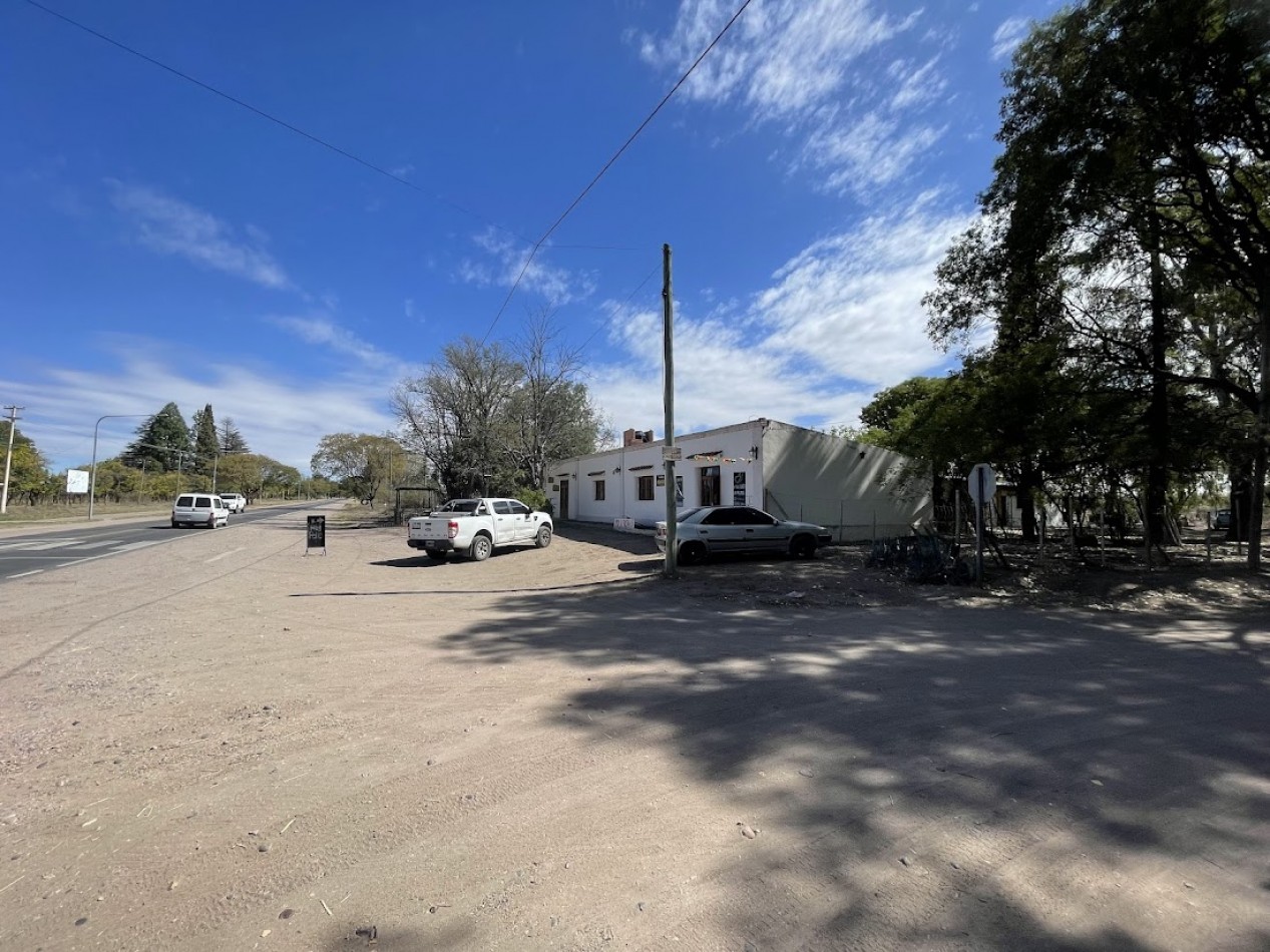 PROPIEDAD COMERCIAL SOBRE RUTA 143