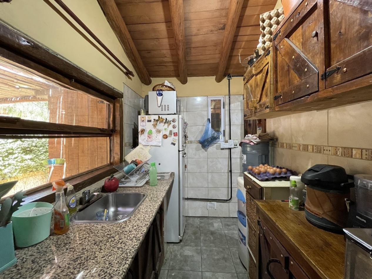 CASA DE FAMILIA CON CABAÑA EQUIPADA Y PISCINA - GAS NATURAL