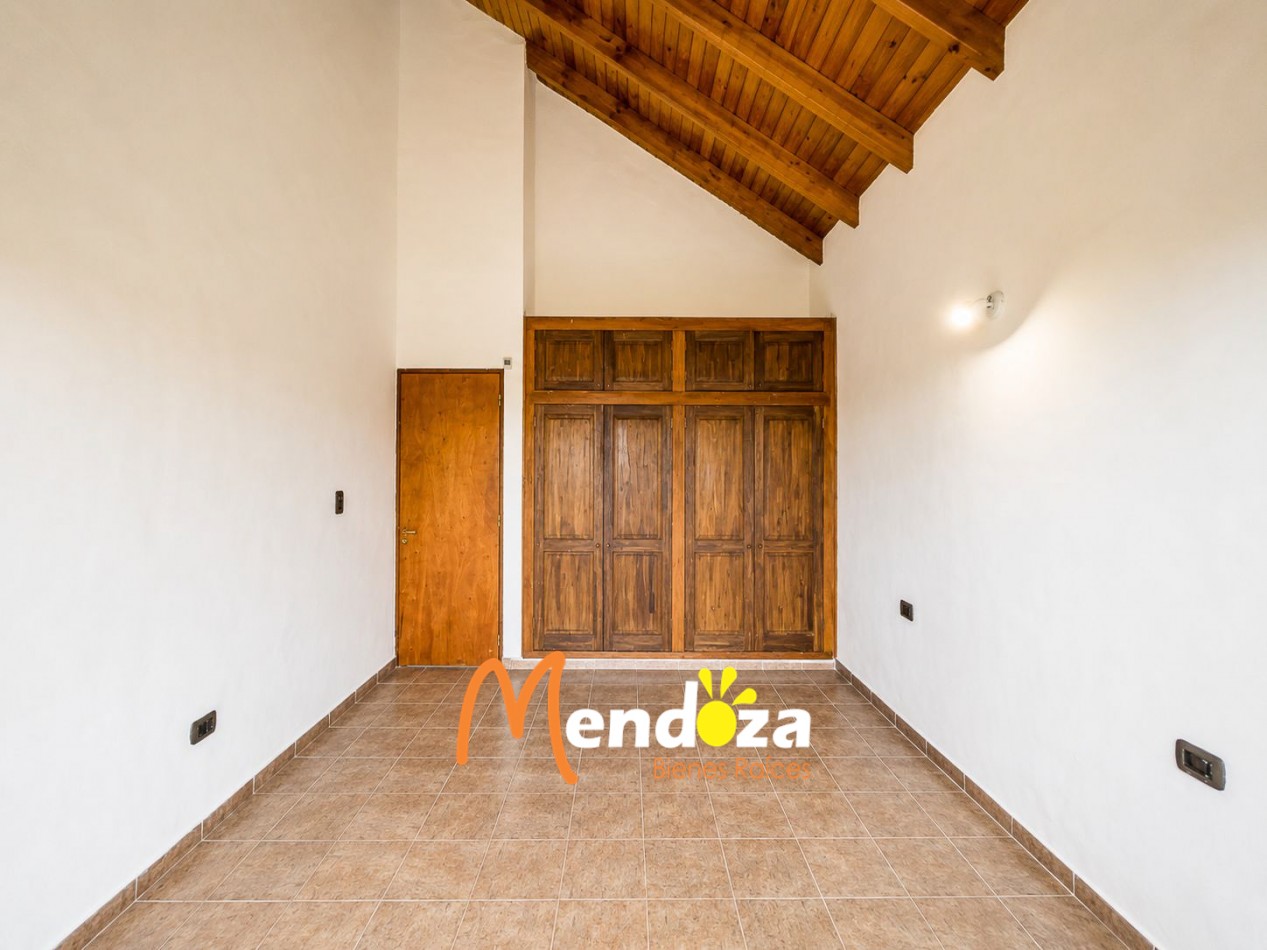 Casa en Alquiler con Piscina y Quincho en Las Paredes | Con Gas Natural