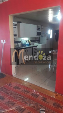 SE VENDE AMPLIA CASA DE DOS PLANTAS CON SALON COMERCIAL 