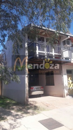 SE VENDE AMPLIA CASA DE DOS PLANTAS CON SALON COMERCIAL 