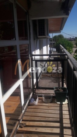 SE VENDE AMPLIA CASA DE DOS PLANTAS CON SALON COMERCIAL 