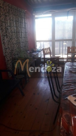 SE VENDE AMPLIA CASA DE DOS PLANTAS CON SALON COMERCIAL 