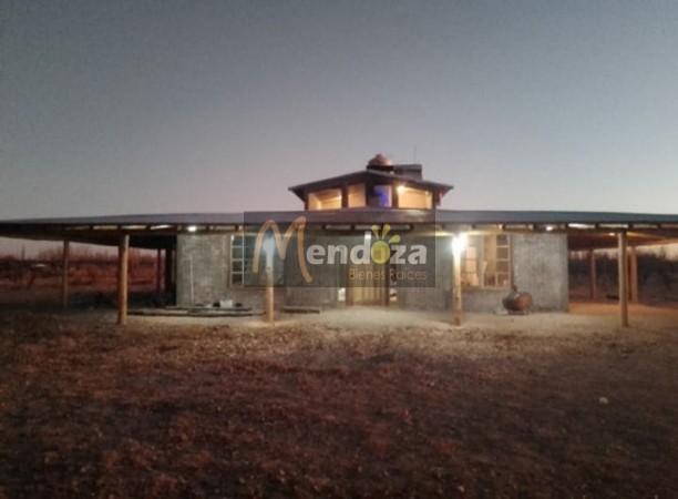 SE VENDE AMPLIA CASA DE 631 M2 CON 6, 25 HECTAREAS