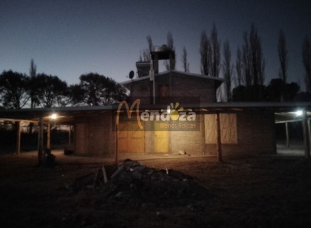 SE VENDE AMPLIA CASA DE 631 M2 CON 6, 25 HECTAREAS