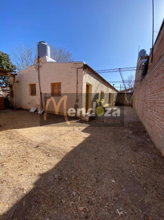 SE VENDE  CASA MIXTA ESTILO CAMPESTRE EN AMPLIO TERRENO CON DESPENSA DE MATERIAL Y GALPON 