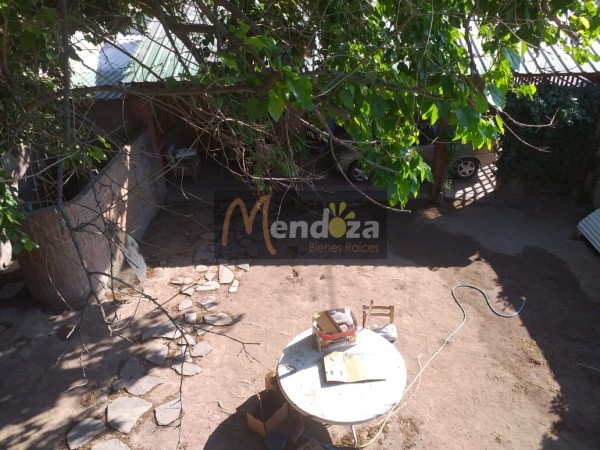 MENDOZA BIENES RAICES VENDE AMPLIA CASA CENTRICA UBICADA FRENTE A TRIBUNALES DE SAN RAFAEL, MENDOZA,  IDEAL PARA COLOCACION DE OFICINAS O CONSULTORIOS POR SU EXCELENTE UBICACION CENTRICA..