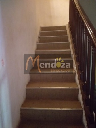 MENDOZA BIENES RAICES VENDE AMPLIA CASA CENTRICA UBICADA FRENTE A TRIBUNALES DE SAN RAFAEL, MENDOZA,  IDEAL PARA COLOCACION DE OFICINAS O CONSULTORIOS POR SU EXCELENTE UBICACION CENTRICA..