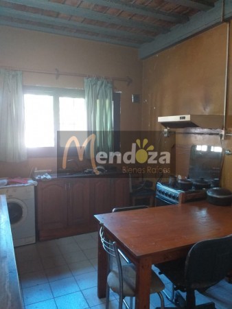MENDOZA BIENES RAICES VENDE AMPLIA CASA CENTRICA UBICADA FRENTE A TRIBUNALES DE SAN RAFAEL, MENDOZA,  IDEAL PARA COLOCACION DE OFICINAS O CONSULTORIOS POR SU EXCELENTE UBICACION CENTRICA..