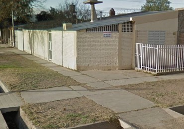 SE VENDE CASA CON AMPLIO PATIO Y POSIBILIDAD DE AMPLIACION A METROS DE LA NUEVA TERMINAL DE OMNIBUS DE SAN RAFAEL